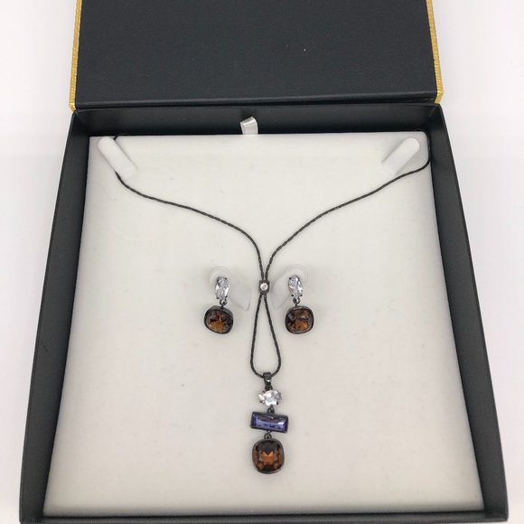 Fifth Avenue Collection | Necklace and Earrings - Picture 4 of 5